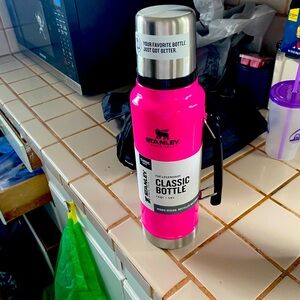 Stanley classic thermos 1.5qt/1.4L electric pink neon collection
